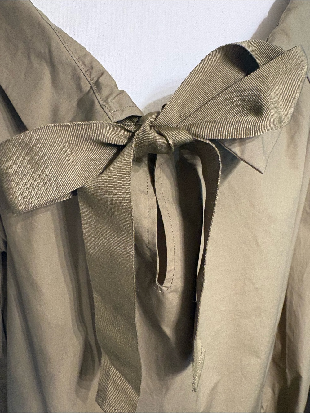 Free Assembly Tie -Neck Off-Shoulder Blouse in Olive Green SZ M Crisp Cotton. - Picture 2 of 9